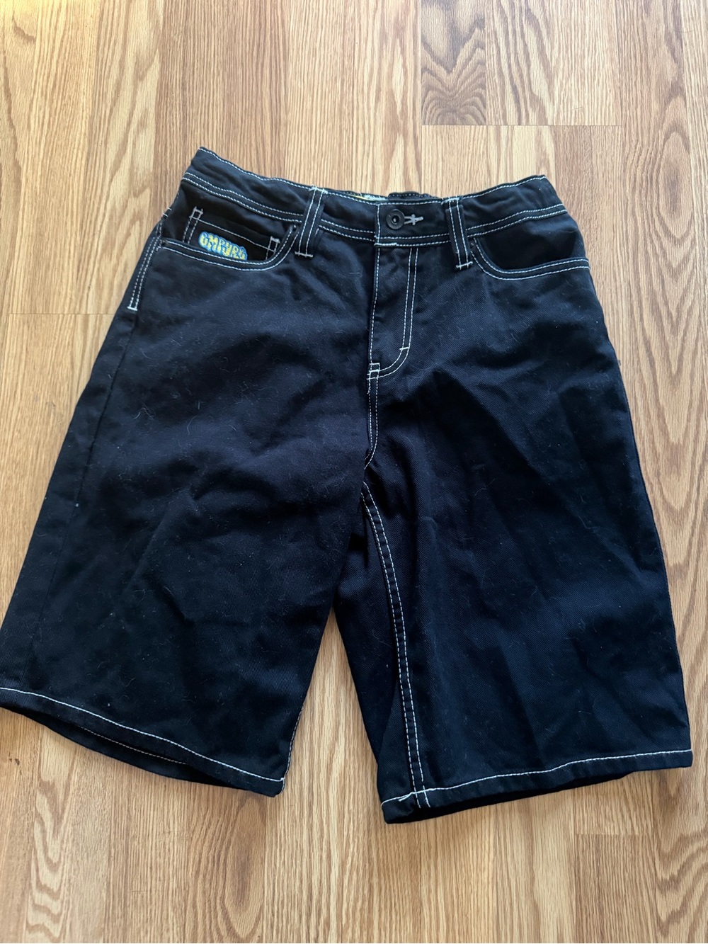 Black Empyre Knee-Length Shorts with Contrast Stitching